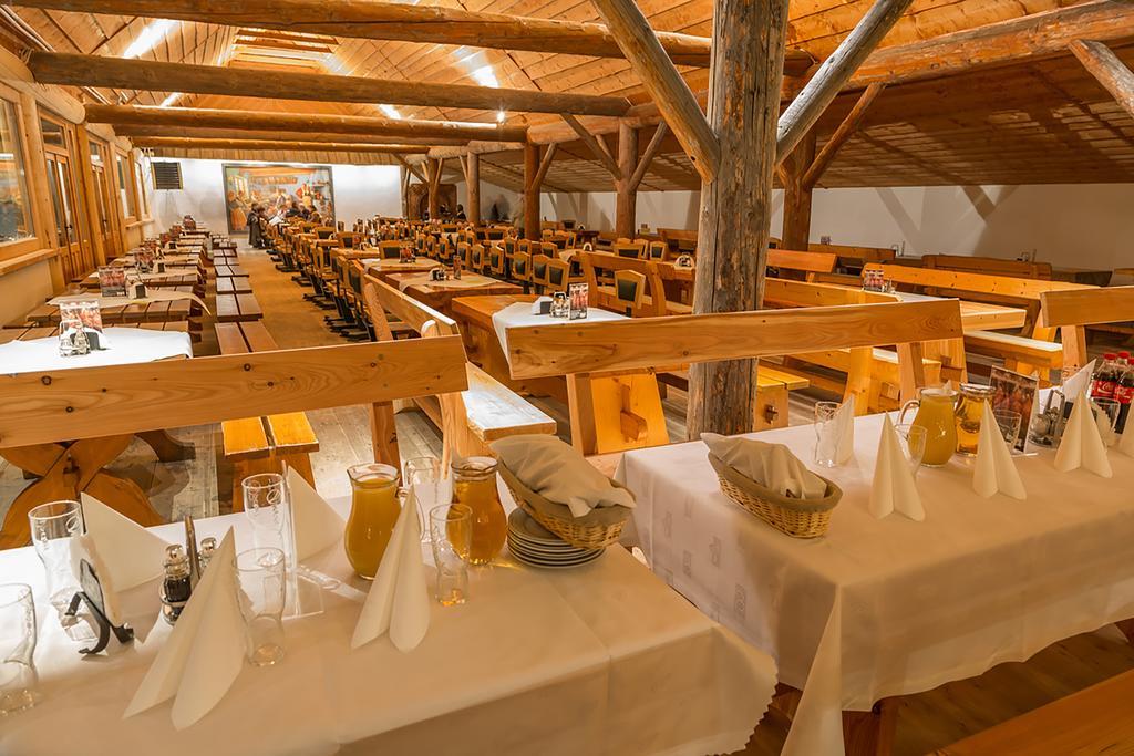 Krakowiacy I Gorale Hotel Krzyszkowice Kültér fotó